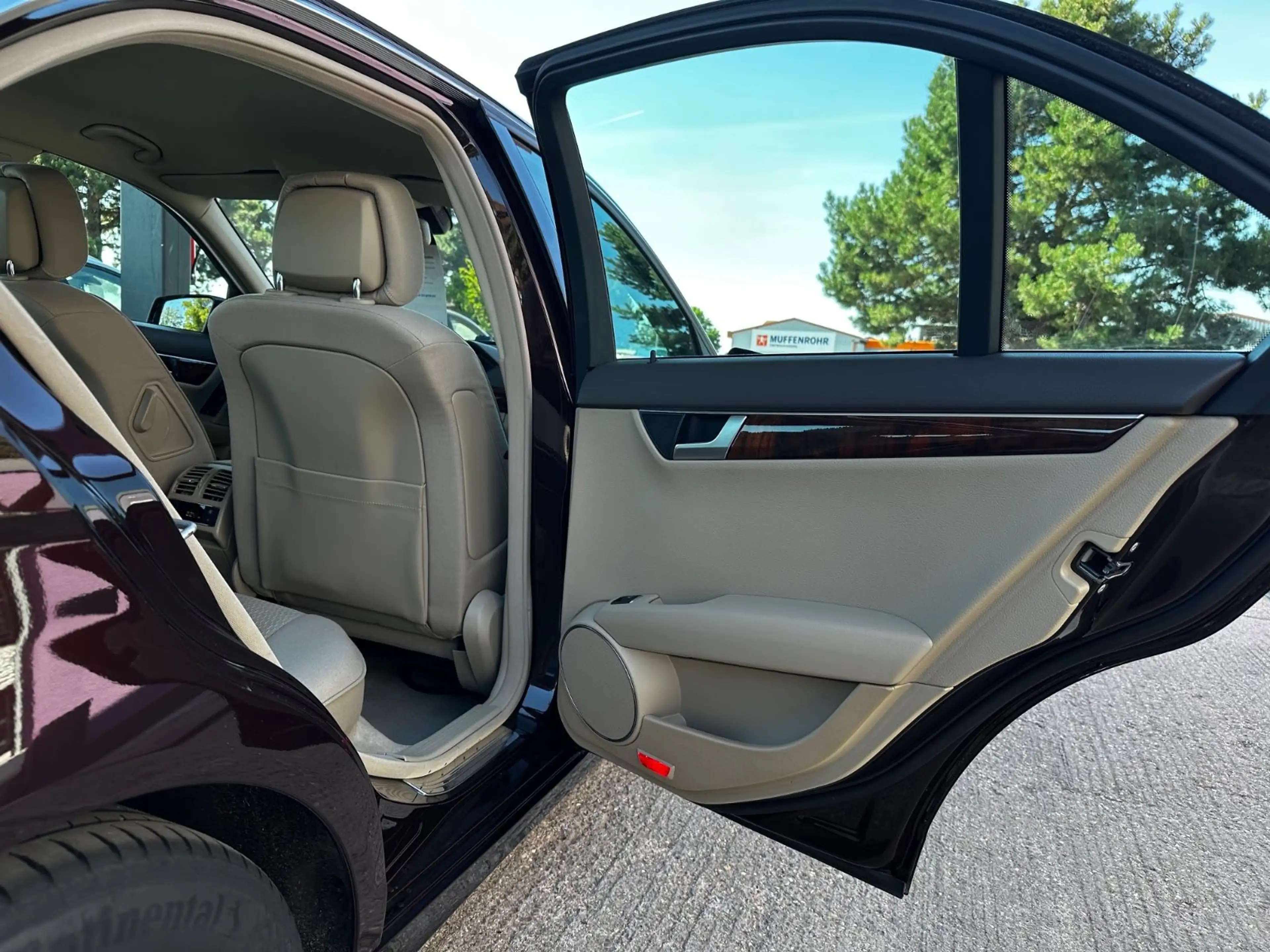 Mercedes-Benz C 200 CGI Elegance BlueEfficiency  Limousine — photo 24