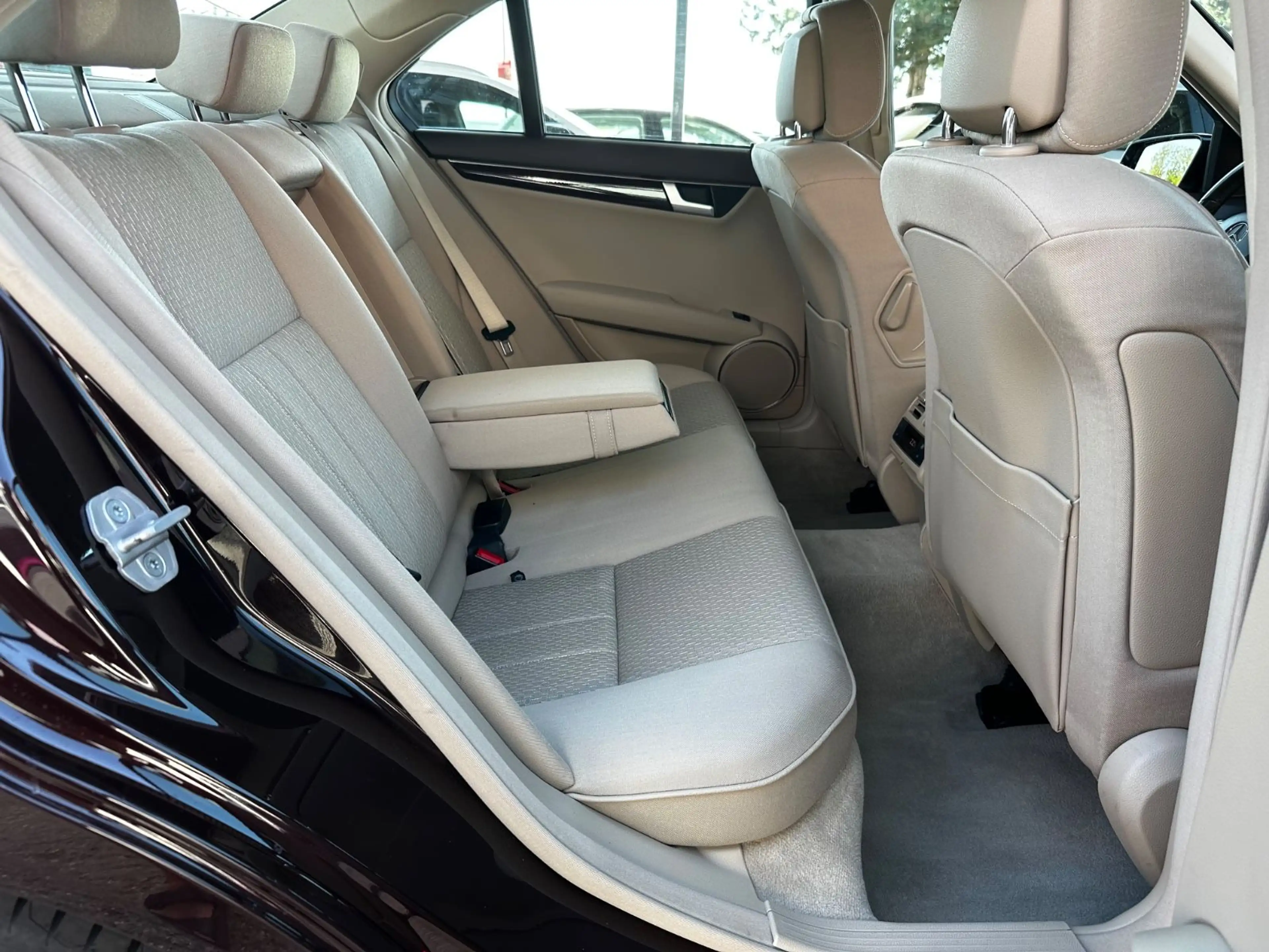 Mercedes-Benz C 200 CGI Elegance BlueEfficiency  Limousine — photo 25