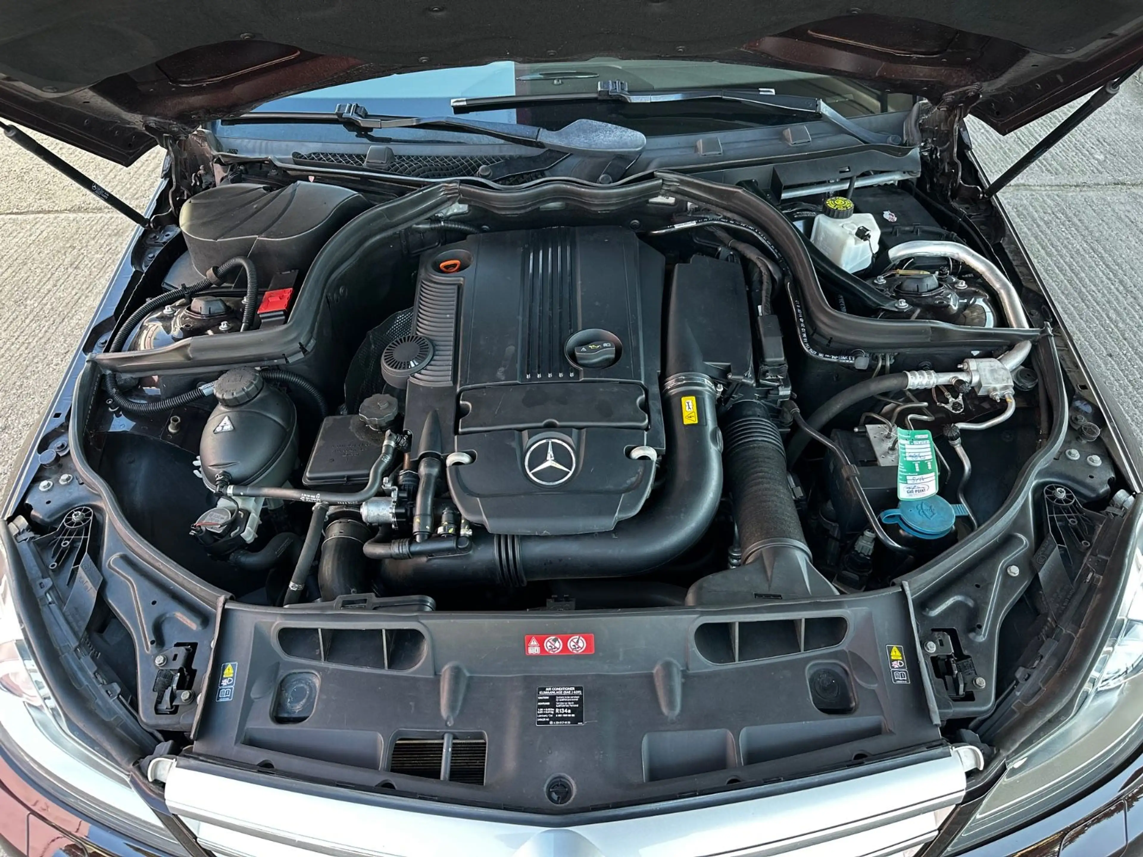 Mercedes-Benz C 200 CGI Elegance BlueEfficiency  Limousine — photo 4