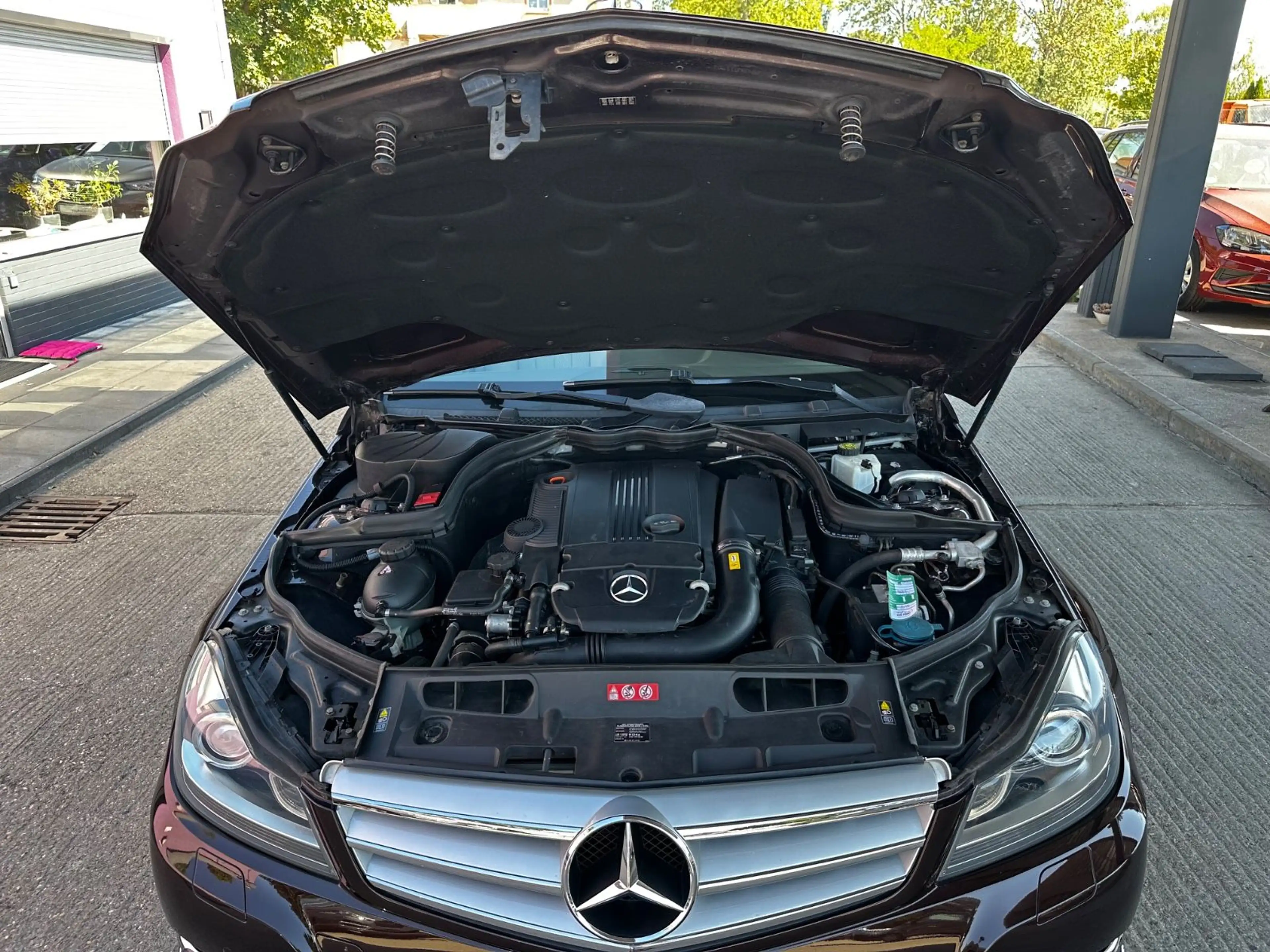 Mercedes-Benz C 200 CGI Elegance BlueEfficiency  Limousine — photo 3