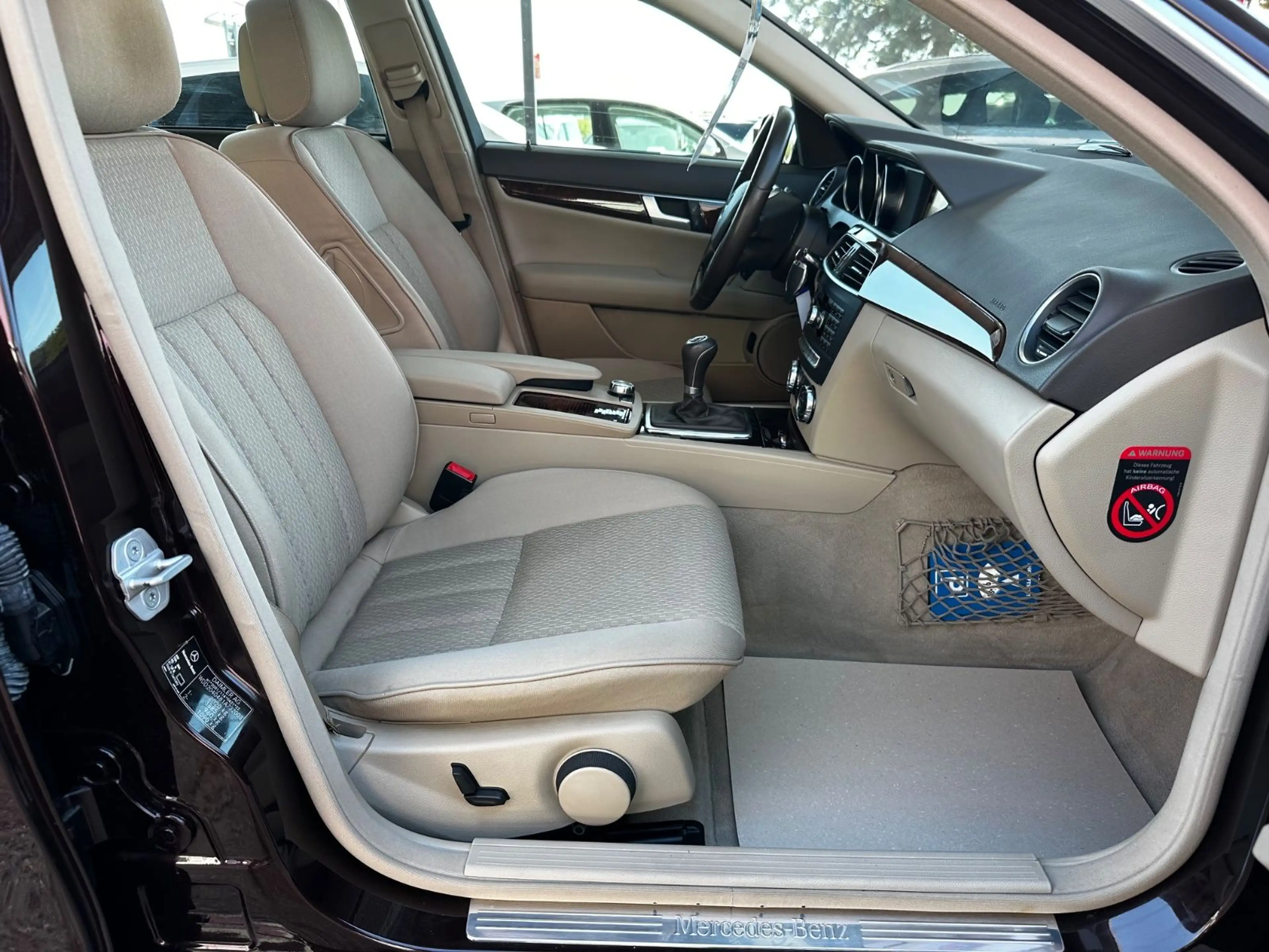 Mercedes-Benz C 200 CGI Elegance BlueEfficiency  Limousine — photo 21
