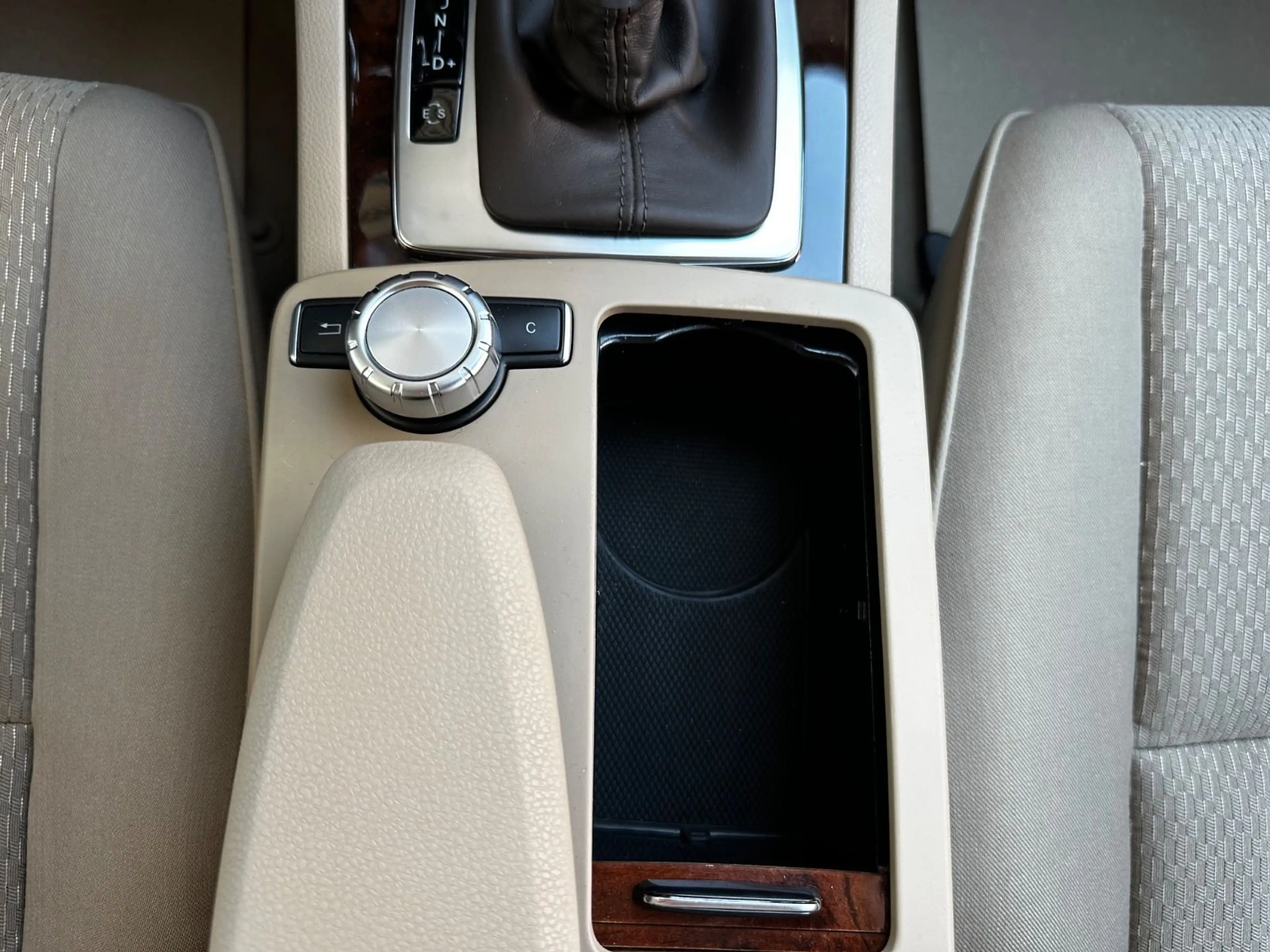 Mercedes-Benz C 200 CGI Elegance BlueEfficiency  Limousine — photo 32