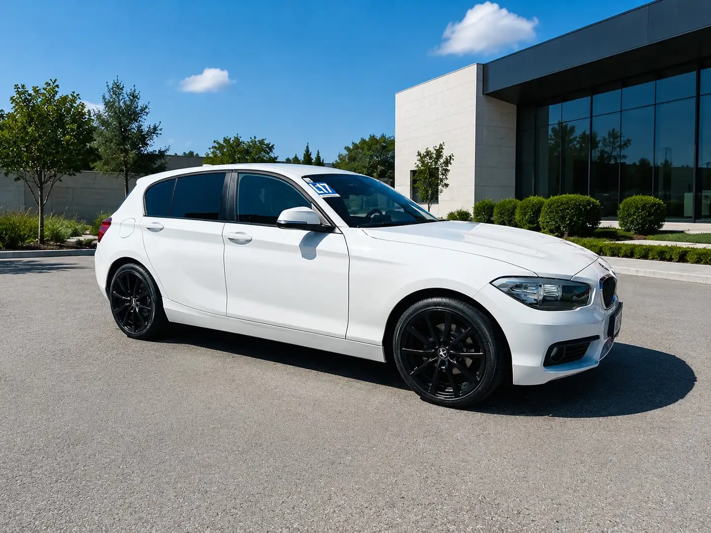 BMW 118 118d xDrive - 18“ ALU - LED - AHV - TOP Zustand Weiß - 2