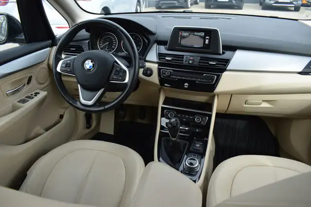 BMW 2 Series view 2