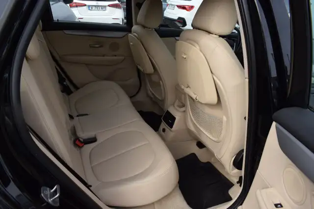 BMW 2 Series view 12