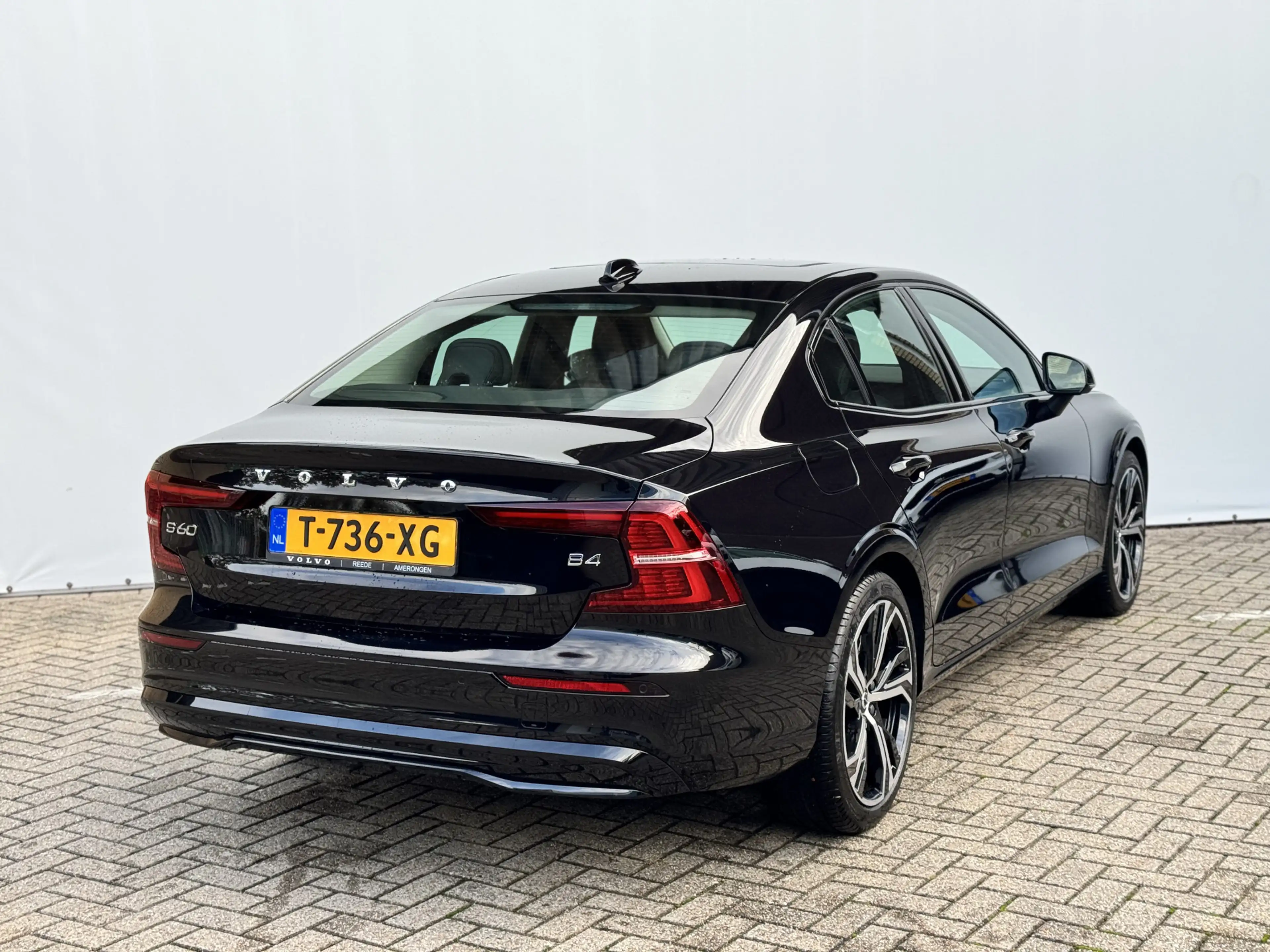 Volvo S60 2.0 B4 Automaat Plus Dark Panoramadak | Black Edit — photo 2