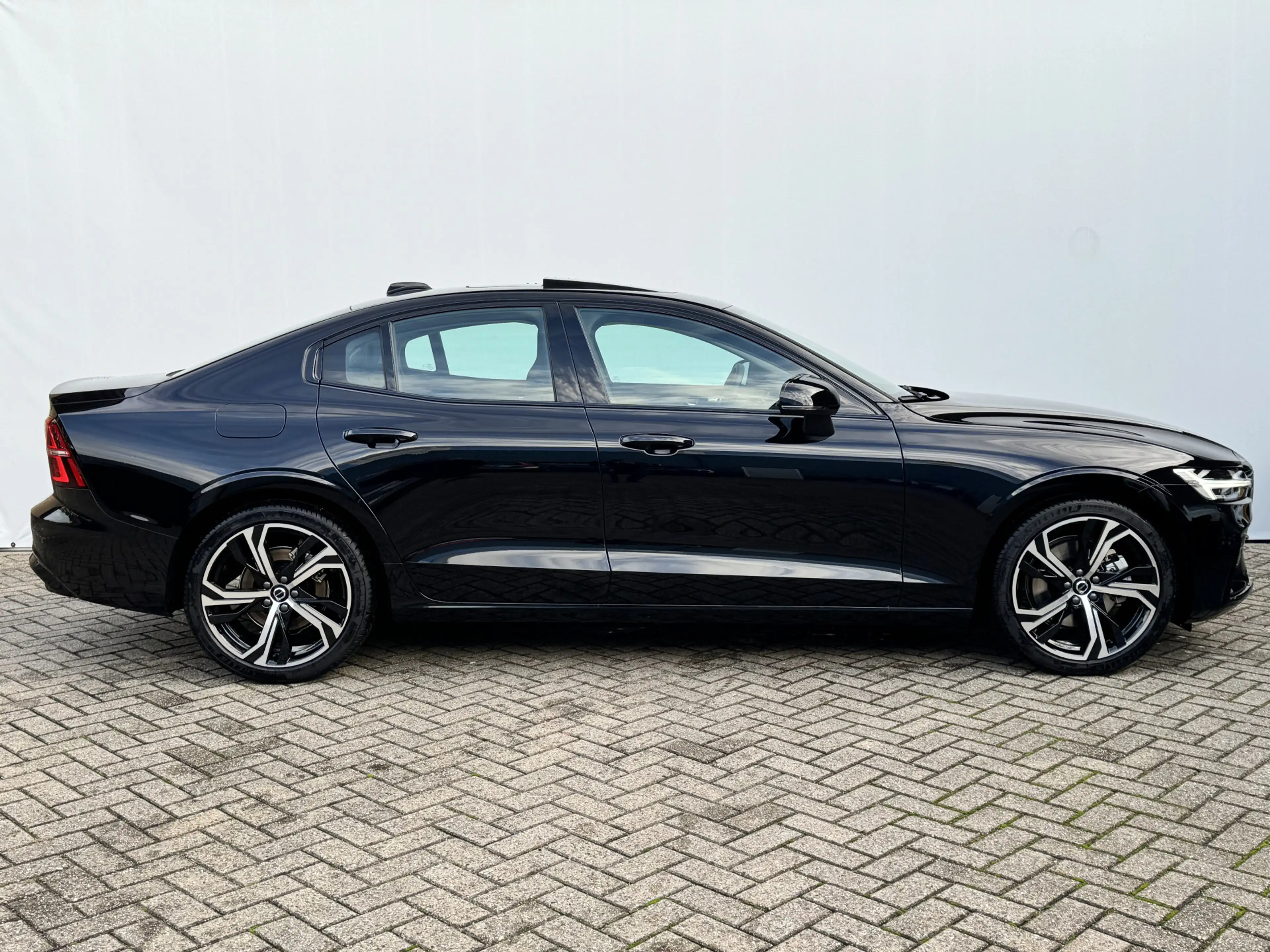 Volvo S60 2.0 B4 Automaat Plus Dark Panoramadak | Black Edit — photo 3