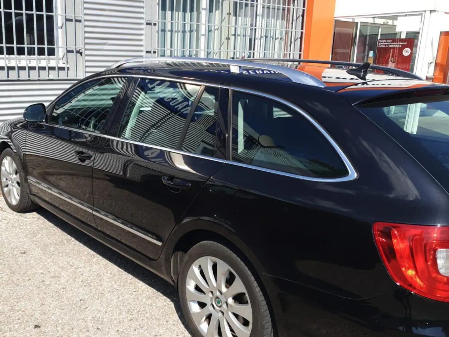 Skoda Superb Superb Combi 2.0 TDI Elegance Černá - 2