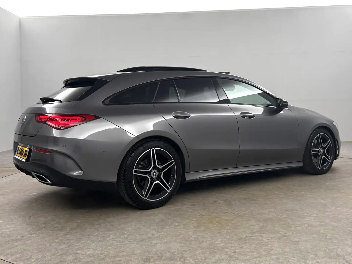 Mercedes-Benz CLA 180 AMG Pano LED Sfeer Camera Memory Carplay Virtual C Gris - 2