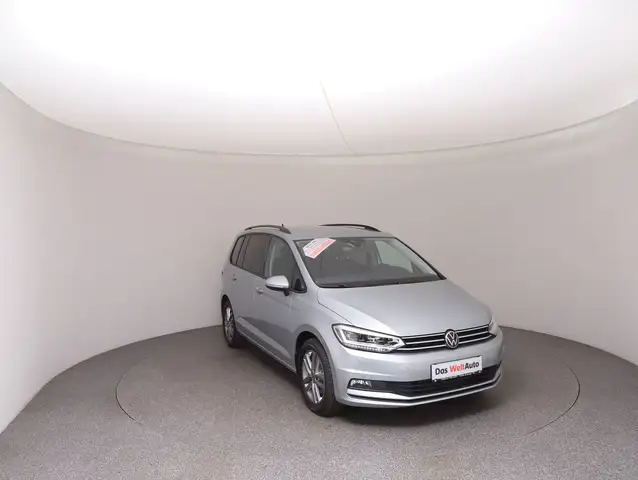 Volkswagen Touran view 2
