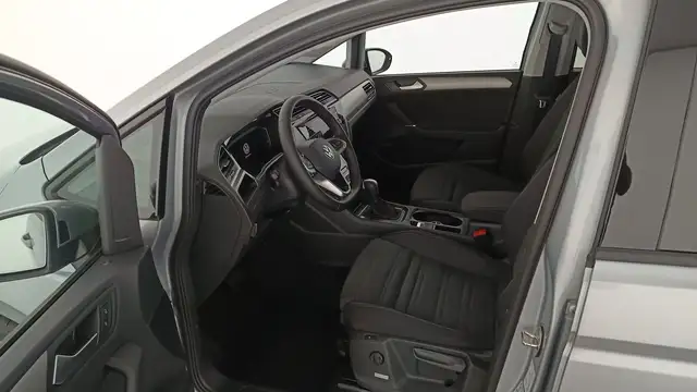 Volkswagen Touran view 8