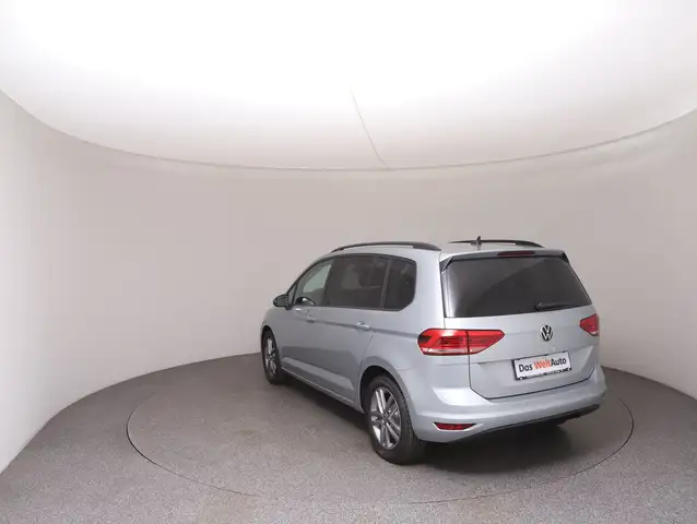 Volkswagen Touran view 5
