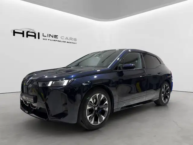 BMW iX iX xDrive45 M Sport – Innovations-Paket | AHK | 21" | Harman Kardon | M Multifunktionssitze