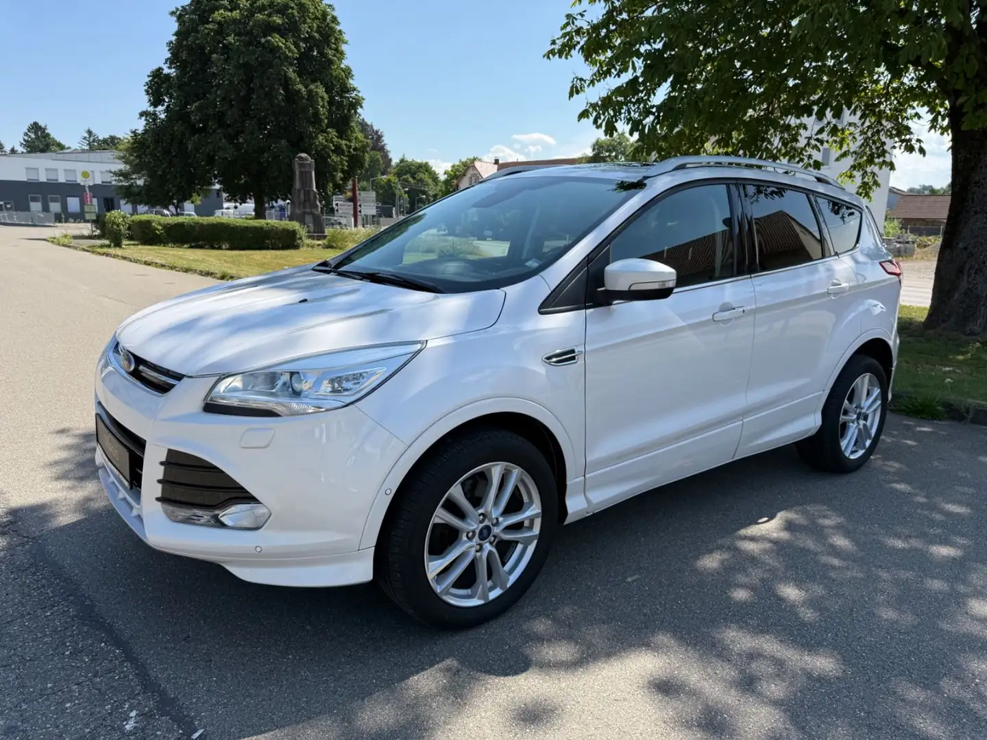 Ford Kuga 2.0 TDCi Individual AWD AHK SHG Panorama Weiß - 2