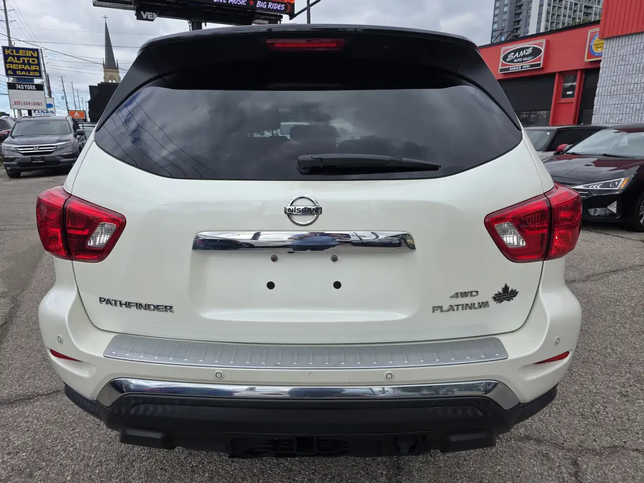 Nissan Pathfinder photo Nissan Pathfinder