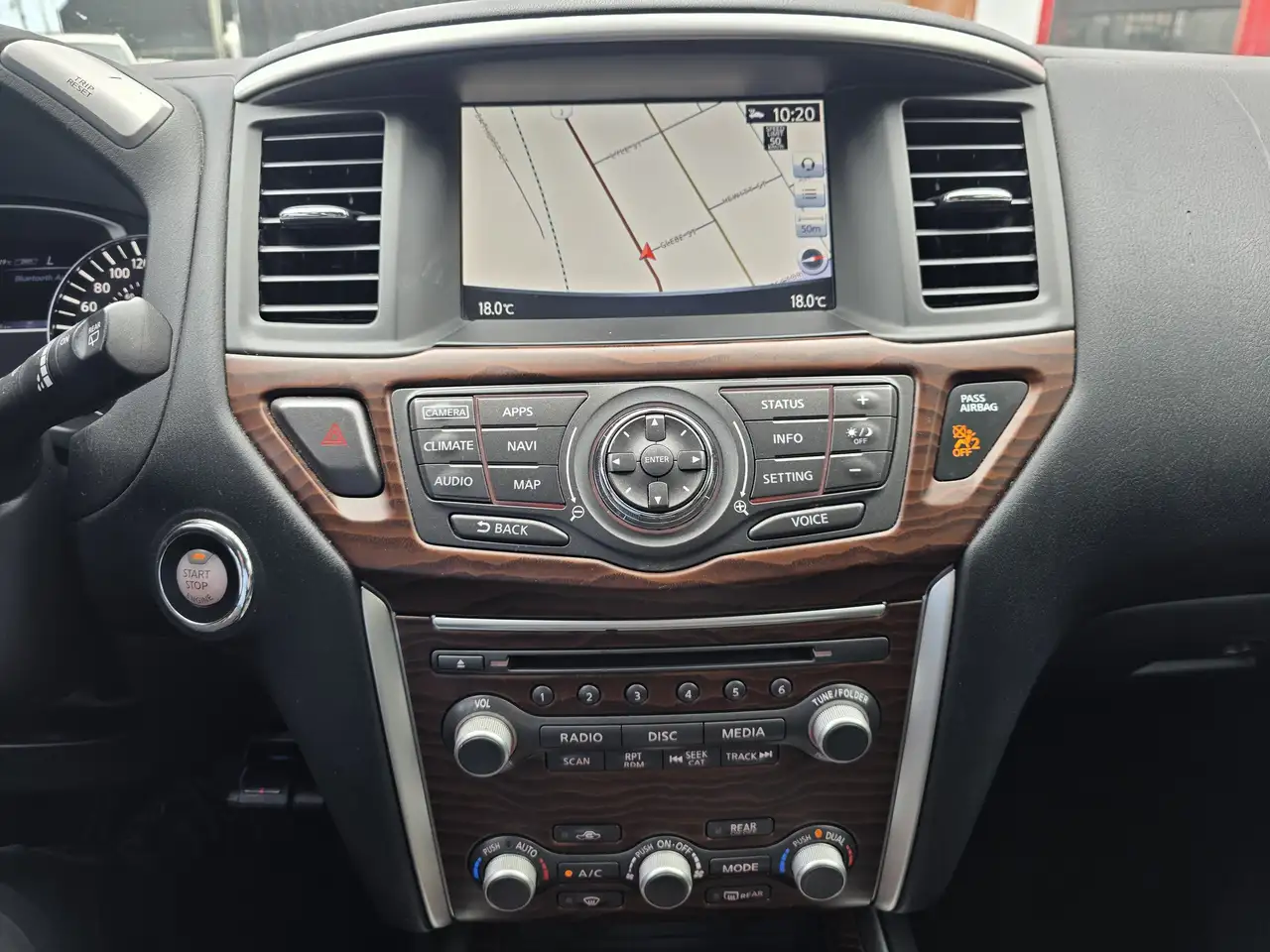 Nissan Pathfinder photo Nissan Pathfinder