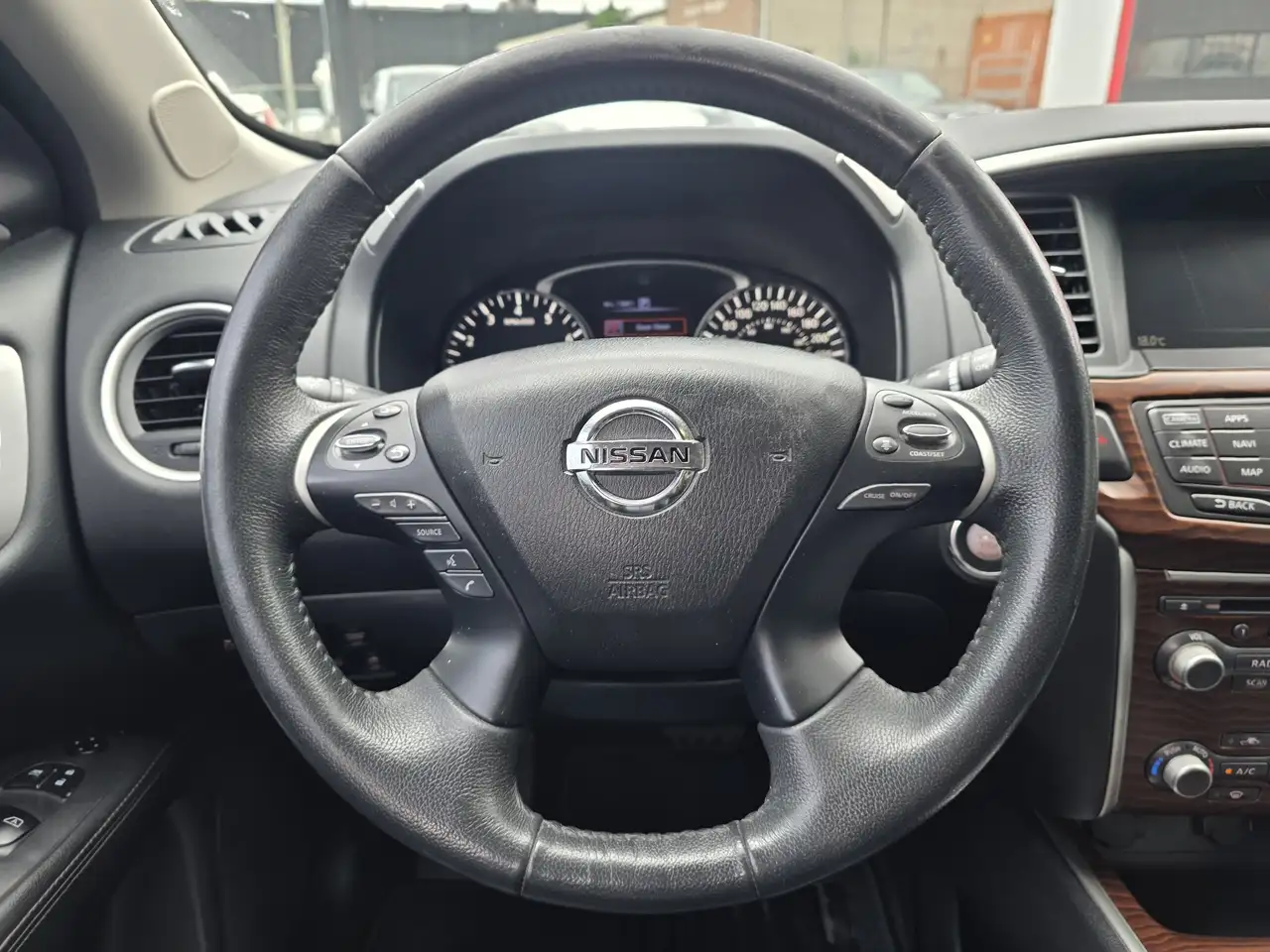 Nissan Pathfinder photo Nissan Pathfinder