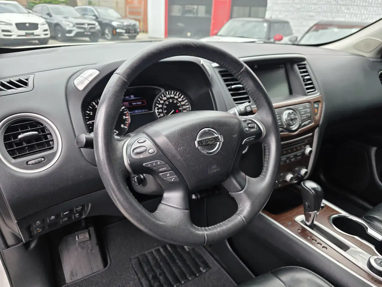Nissan Pathfinder photo Nissan Pathfinder