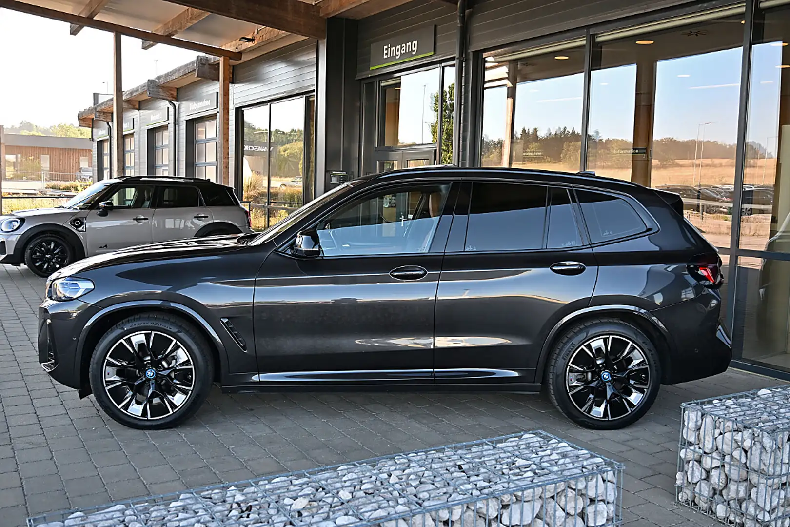 BMW iX3 M 73,8kWh Sport ACC, Laserlicht, DrivingProf, K... Grau - 2