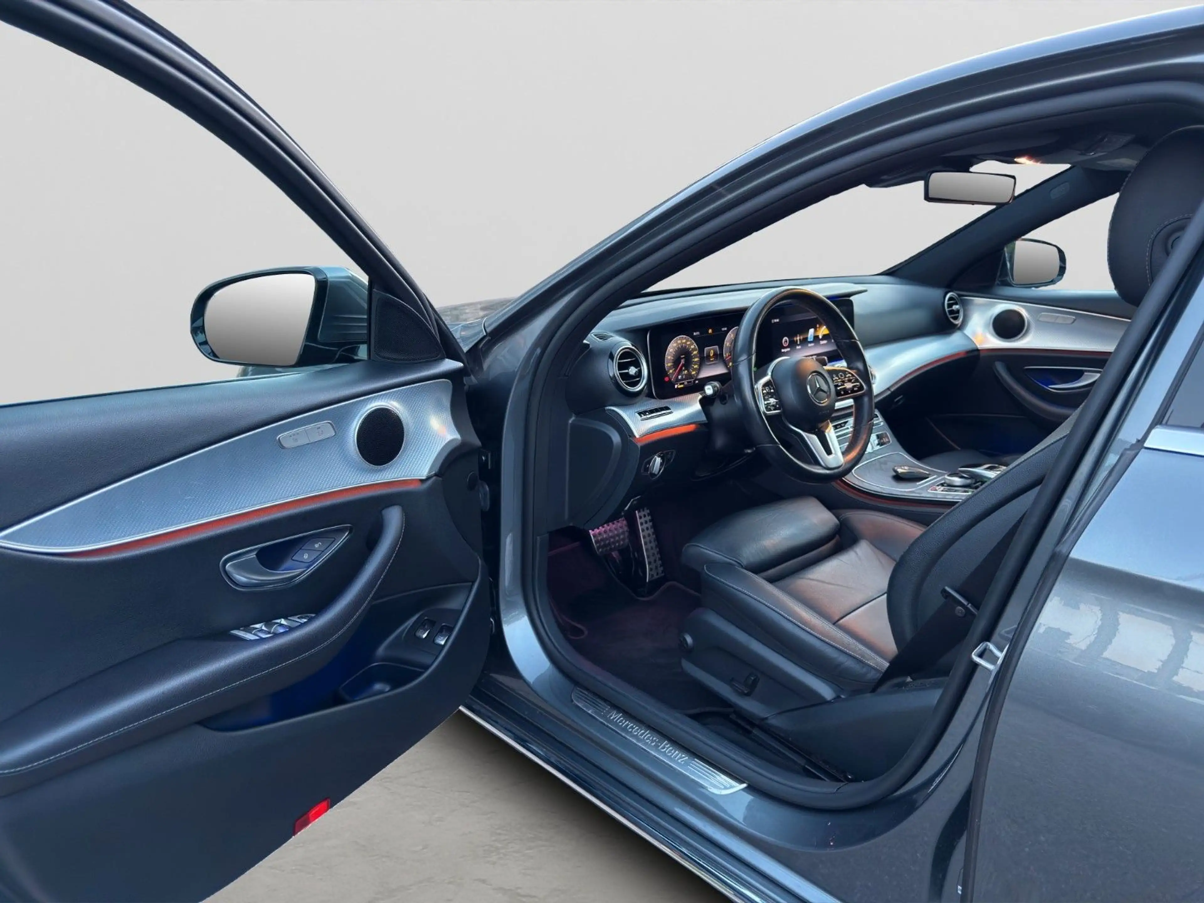 Mercedes-Benz E 450 E Limousine 4Matic/360°/AHK/LED/Totwinkel — photo 9