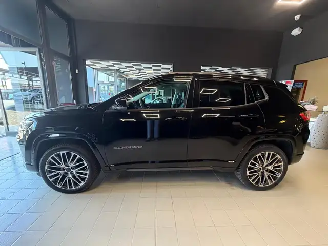 Jeep Compass view 4
