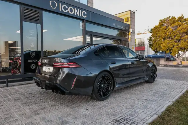 BMW M5 view 6