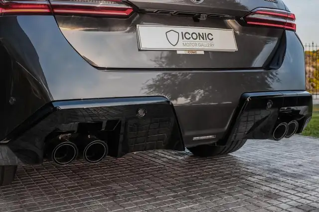 BMW M5 view 10