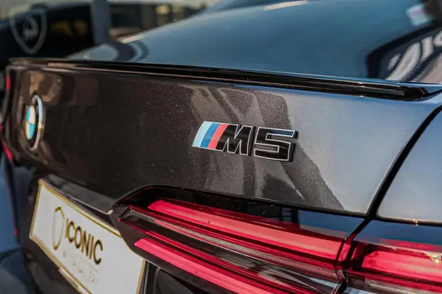 BMW M5 view 9