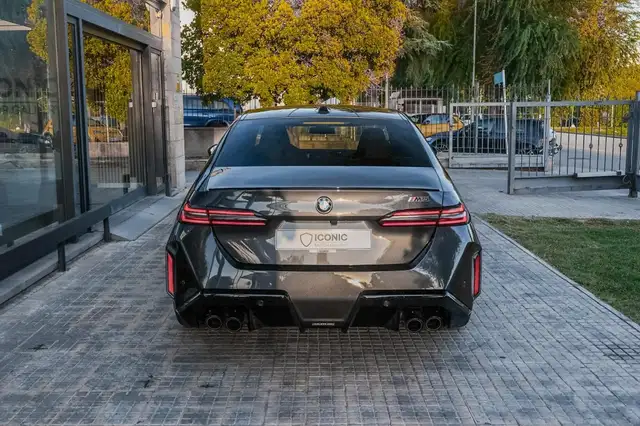 BMW M5 view 8