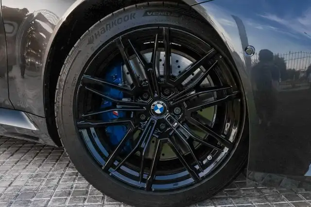 BMW M5 view 2