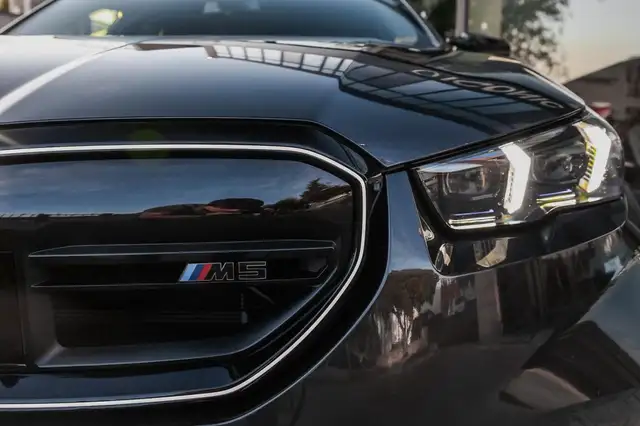 BMW M5 view 5