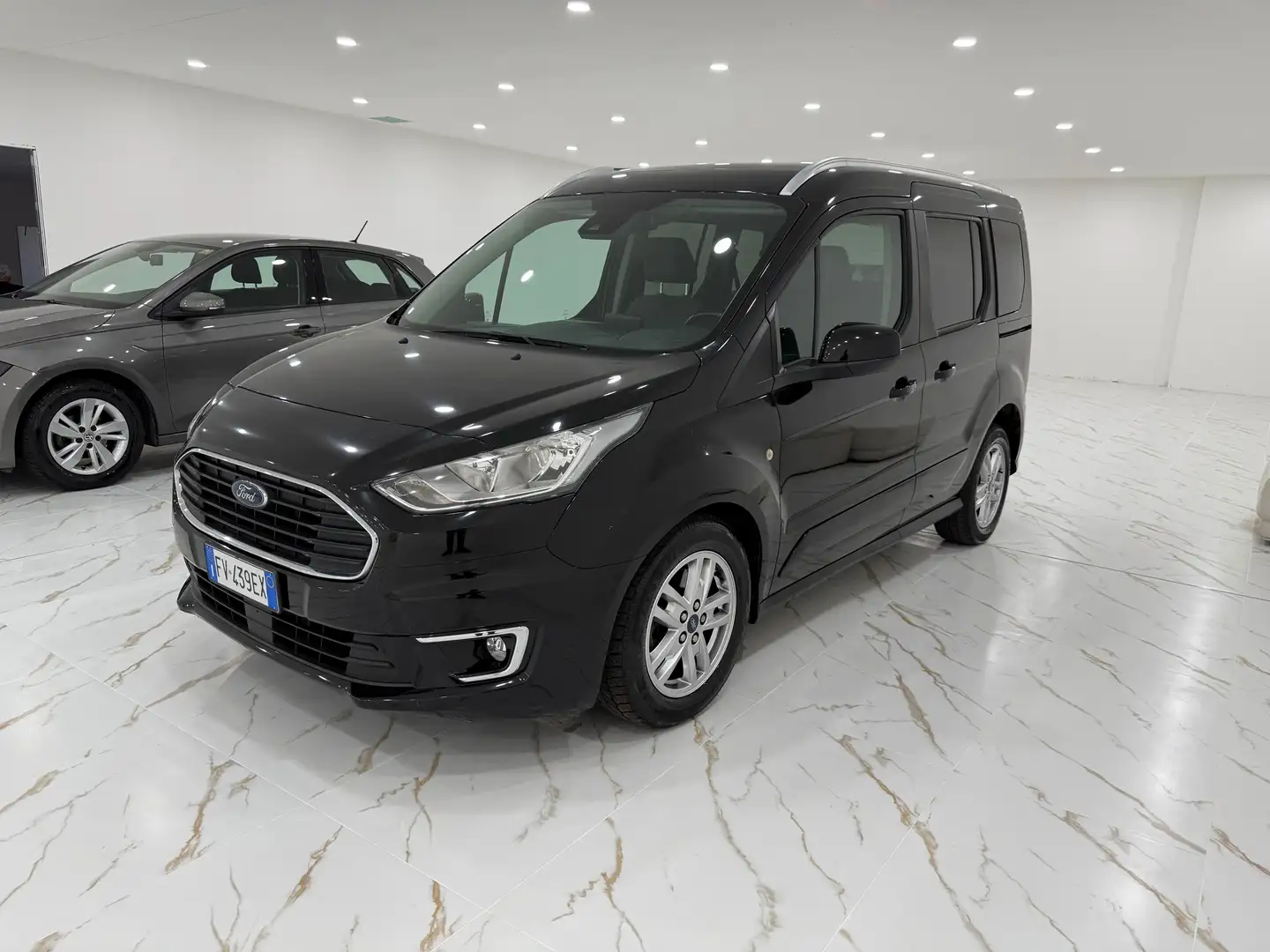 Ford TOURNEO CONNECT Negro - 2