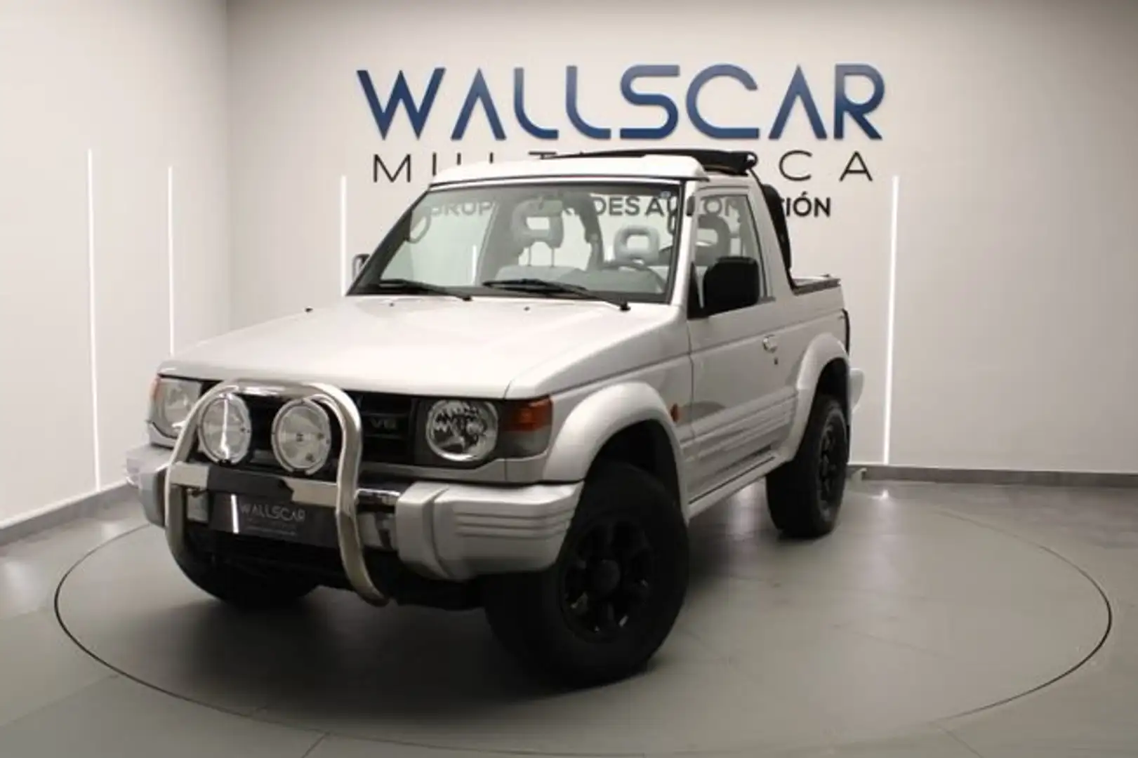 Mitsubishi Montero 3.5 GDI GLS Kaiteki AT Plateado - 2