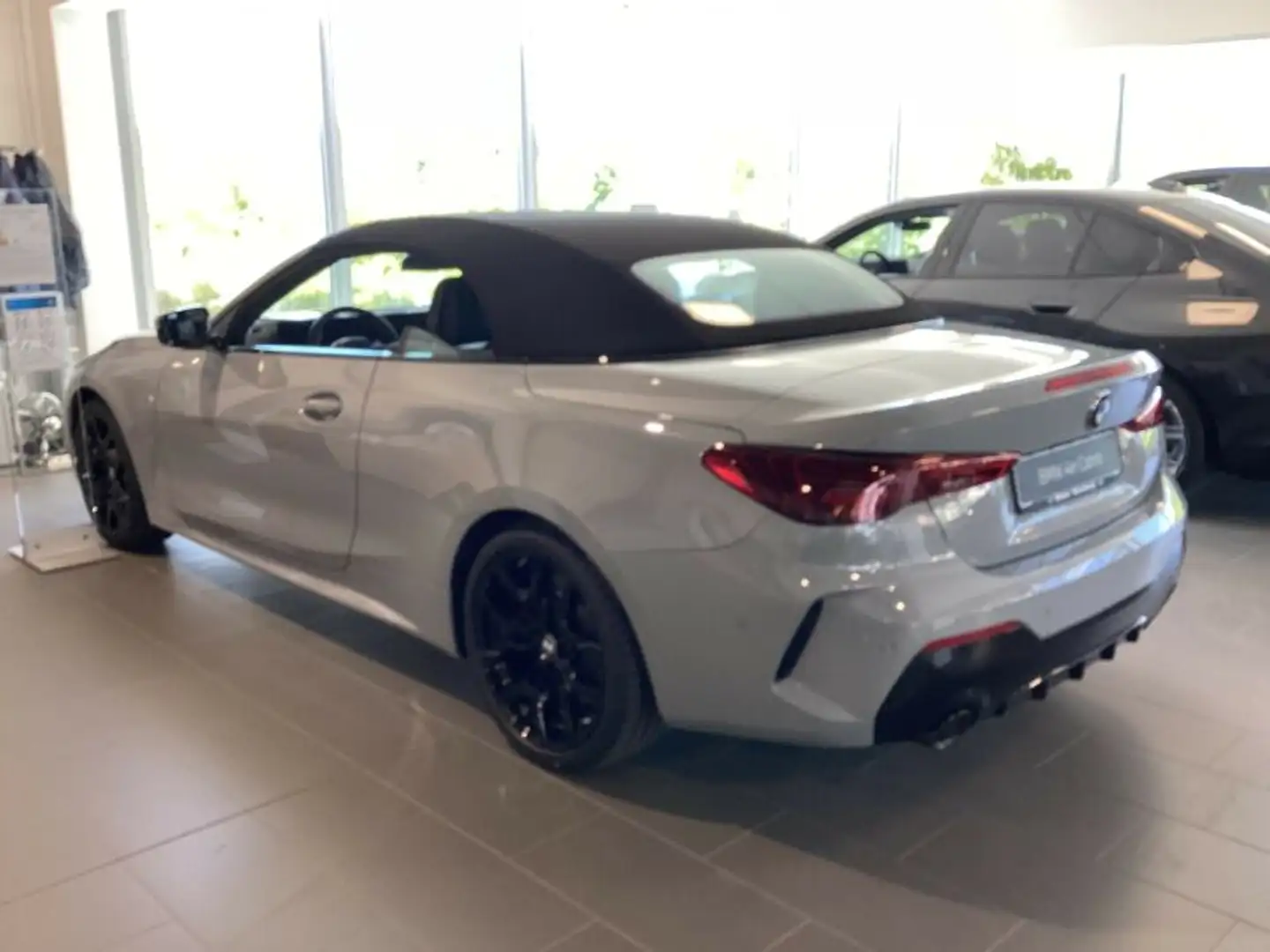 BMW 420 i Cabrio M Sportpaket *FRÜHJAHRSAKTION* Grau - 2