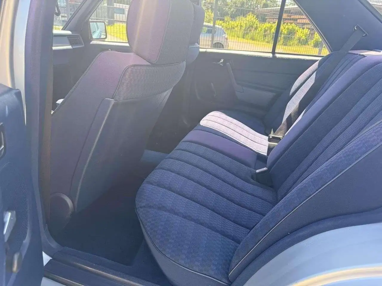 Mercedes-Benz 190 E 1.8 mit Radio CD-Servolenkung-Alu 15 Zoll-, foto 9