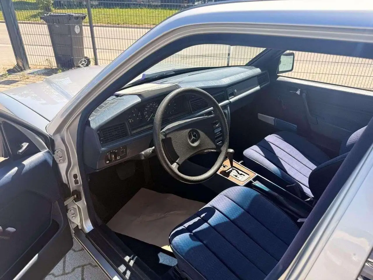 Mercedes-Benz 190 E 1.8 mit Radio CD-Servolenkung-Alu 15 Zoll-, foto 11