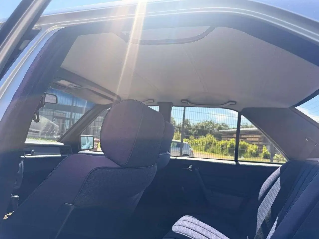 Mercedes-Benz 190 E 1.8 mit Radio CD-Servolenkung-Alu 15 Zoll-, foto 10