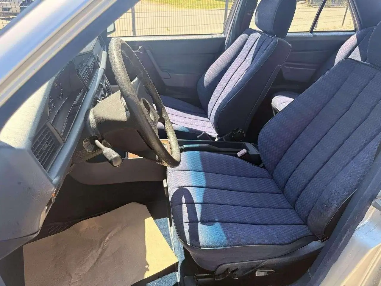 Mercedes-Benz 190 E 1.8 mit Radio CD-Servolenkung-Alu 15 Zoll-, foto 12