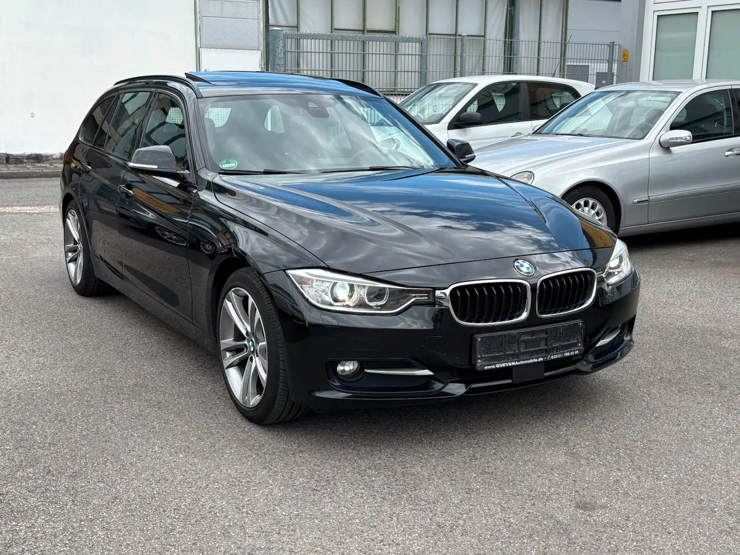BMW 320 d Aut. Tour./Sport Line- Navi-Pano-Leder-Xen Noir - 1