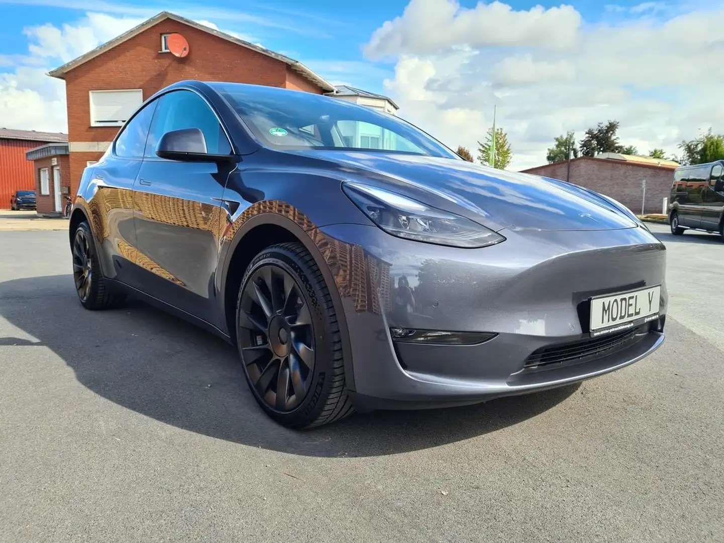 Tesla Model Y SR RWD 19 Zoll  ab 3,99% AHK Grau - 2