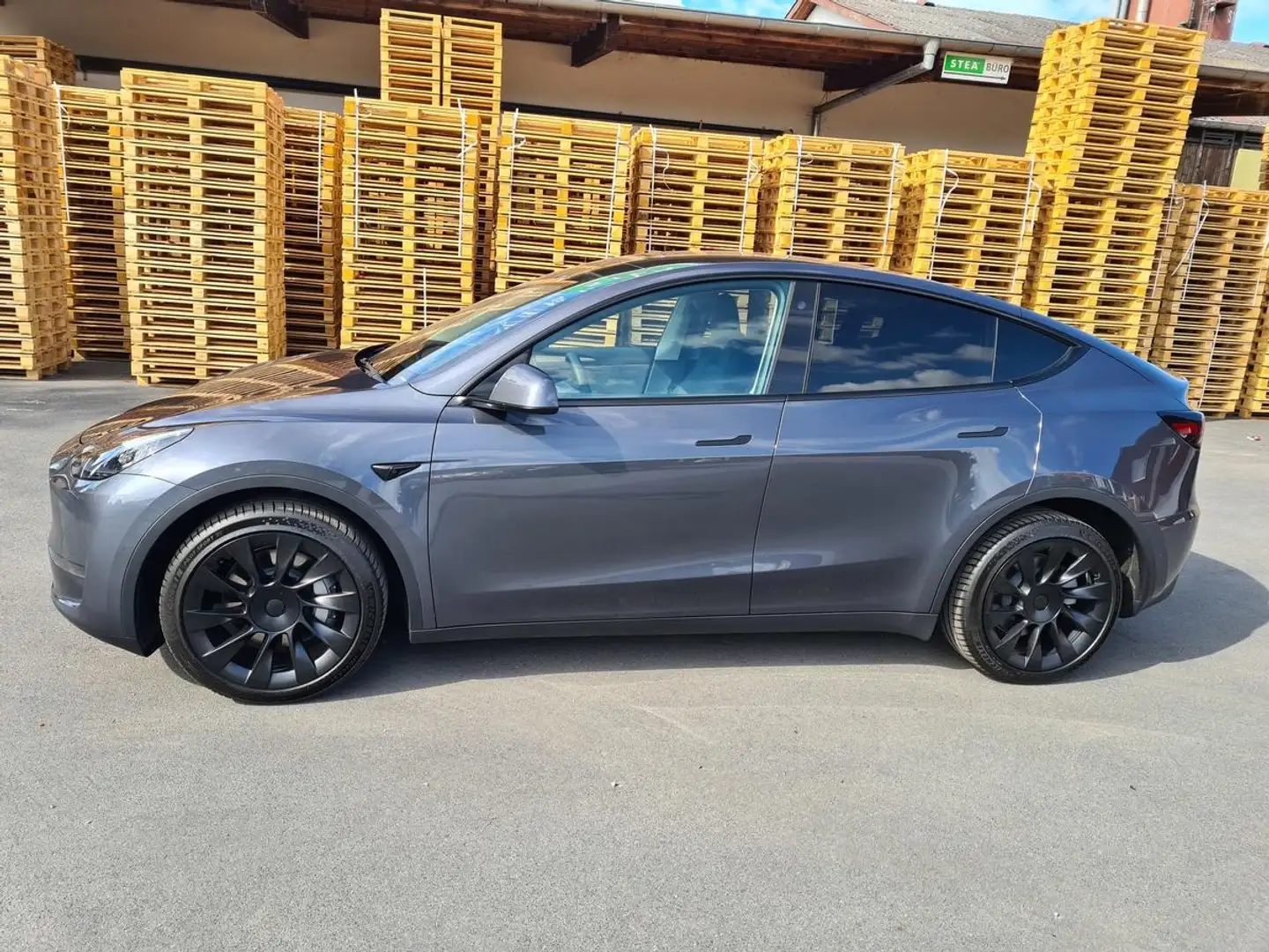 Tesla Model Y SR RWD 19 Zoll ab 3,99% AHK Gris - 1