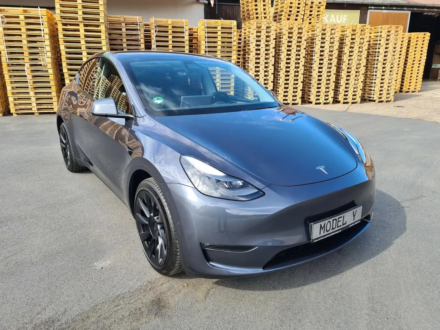 Tesla Model Y SR RWD 19 Zoll ab 3,99% AHK Gris - 2