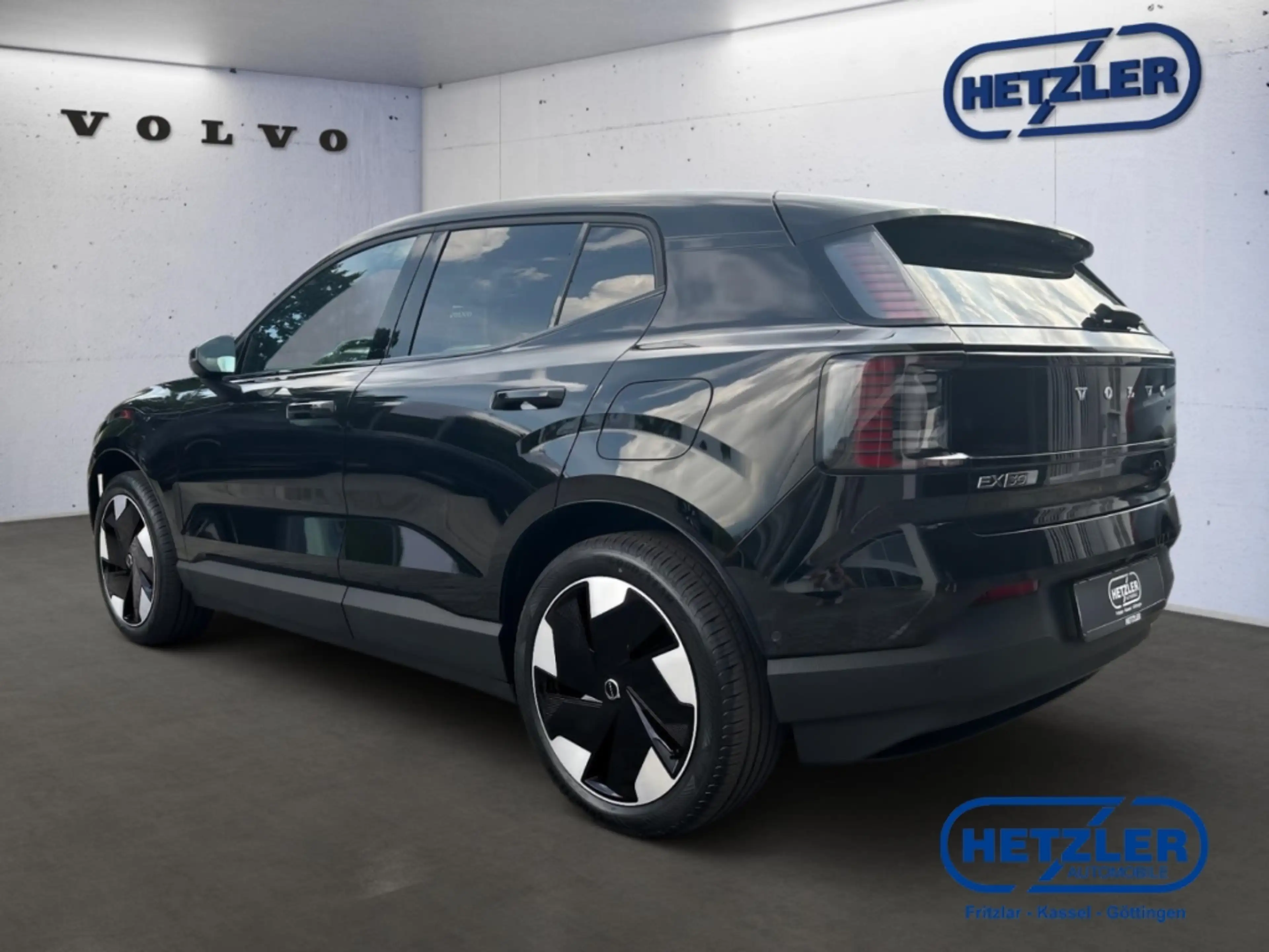 Volvo EX30 Single Extended Range 2WD Ultra 2WD AHK Panorama M — photo 4