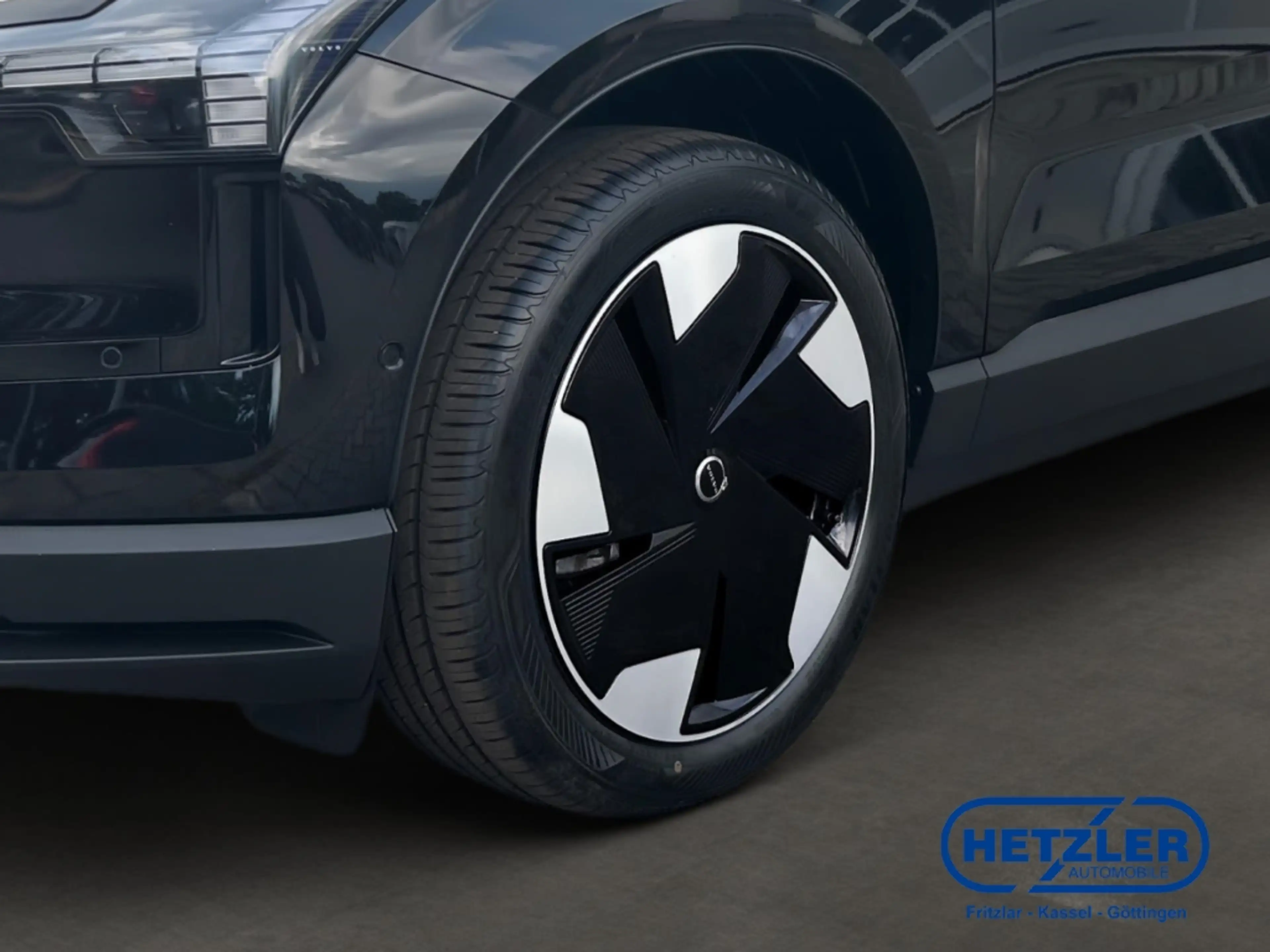 Volvo EX30 Single Extended Range 2WD Ultra 2WD AHK Panorama M — photo 6