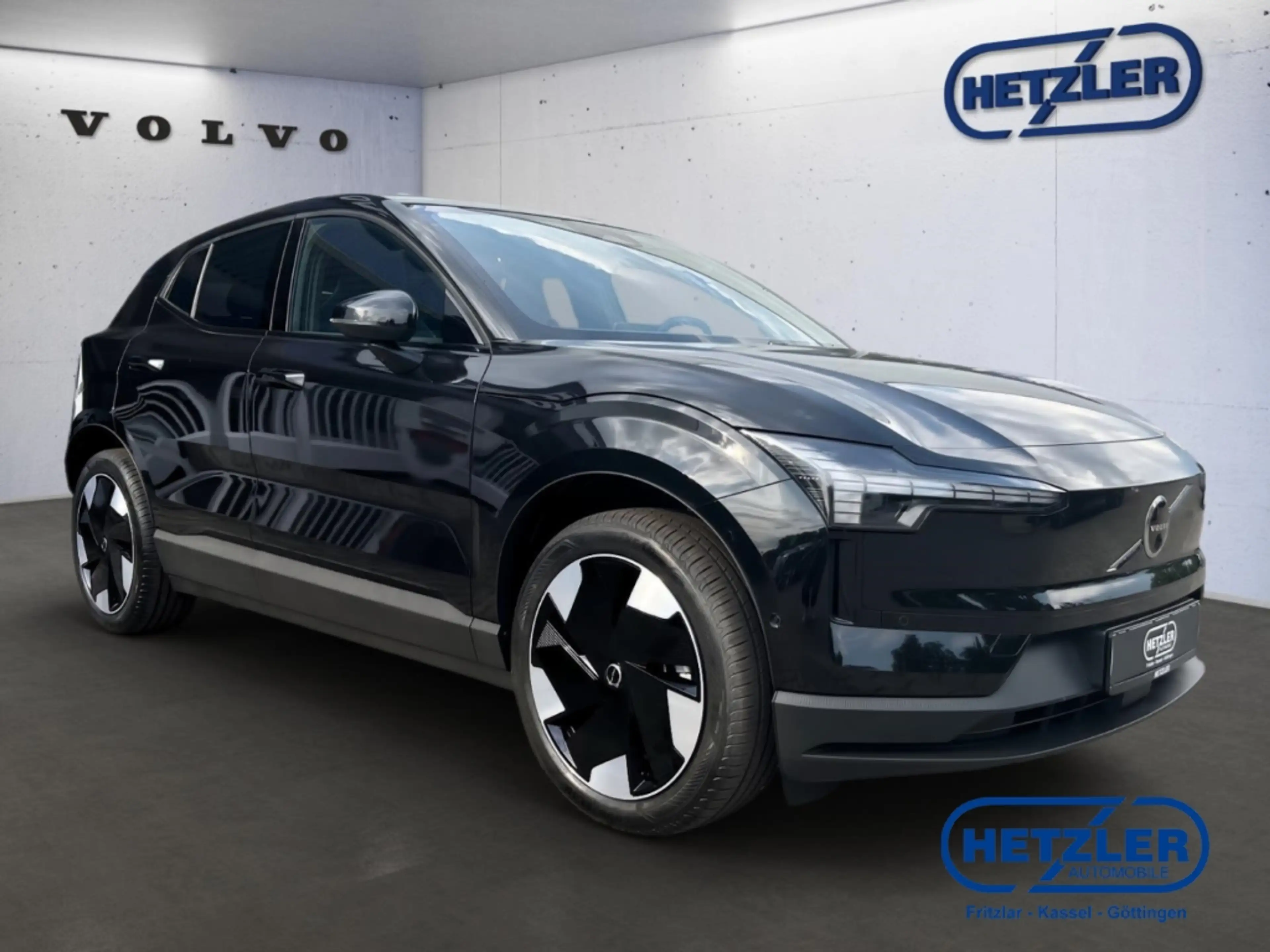 Volvo EX30 Single Extended Range 2WD Ultra 2WD AHK Panorama M — photo 2