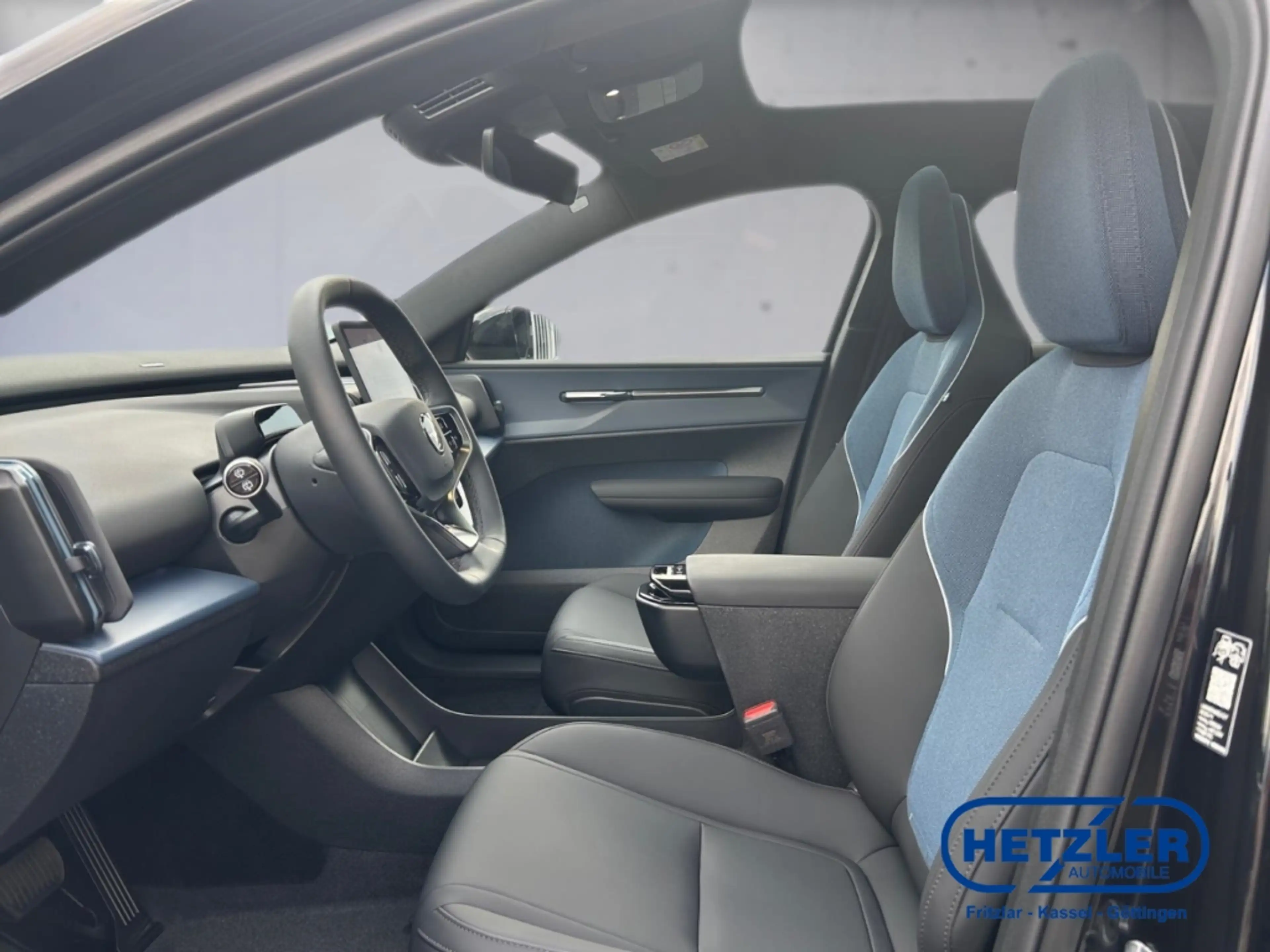 Volvo EX30 Single Extended Range 2WD Ultra 2WD AHK Panorama M — photo 7