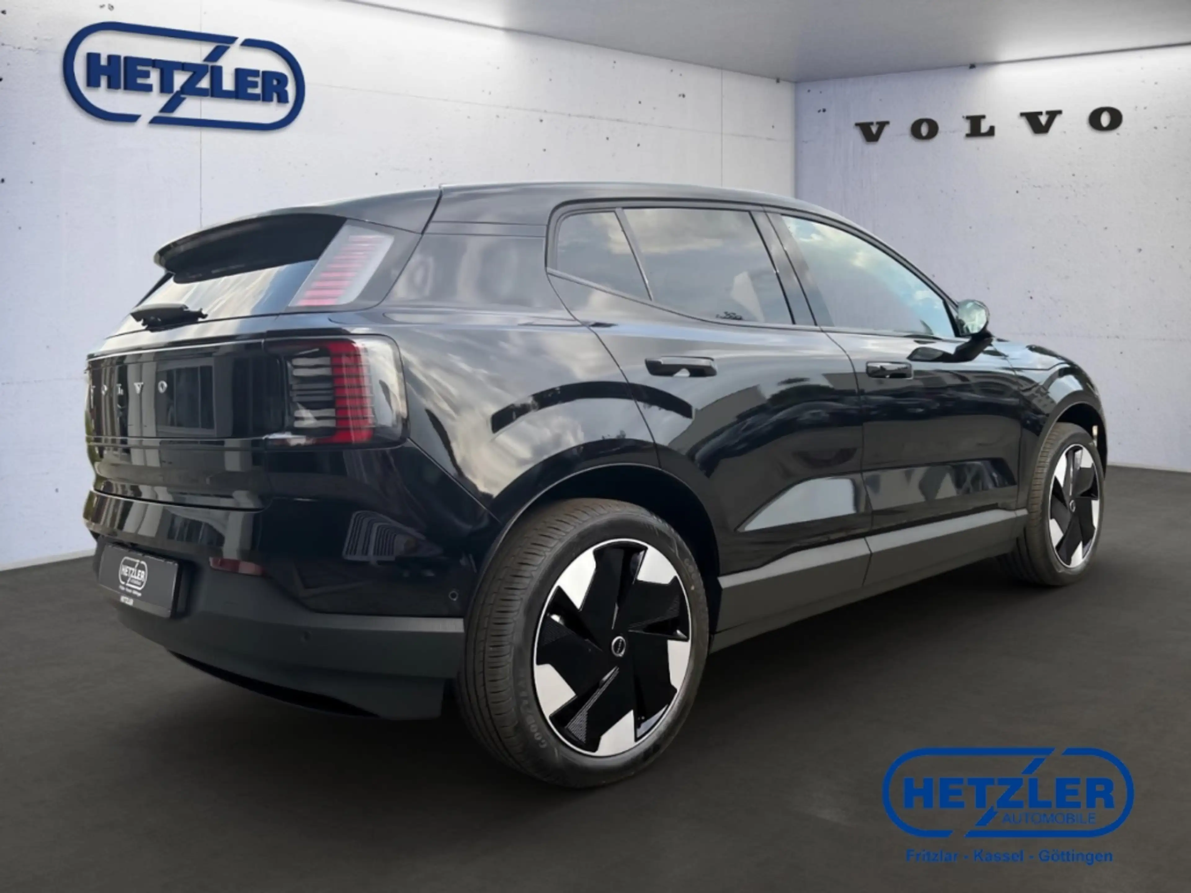 Volvo EX30 Single Extended Range 2WD Ultra 2WD AHK Panorama M — photo 3