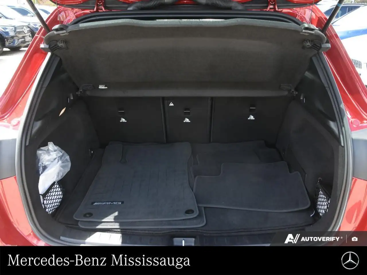 Mercedes-Benz GLA снимка Mercedes-Benz GLA