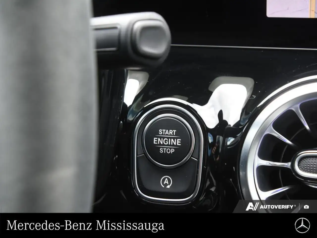 Mercedes-Benz GLA снимка Mercedes-Benz GLA