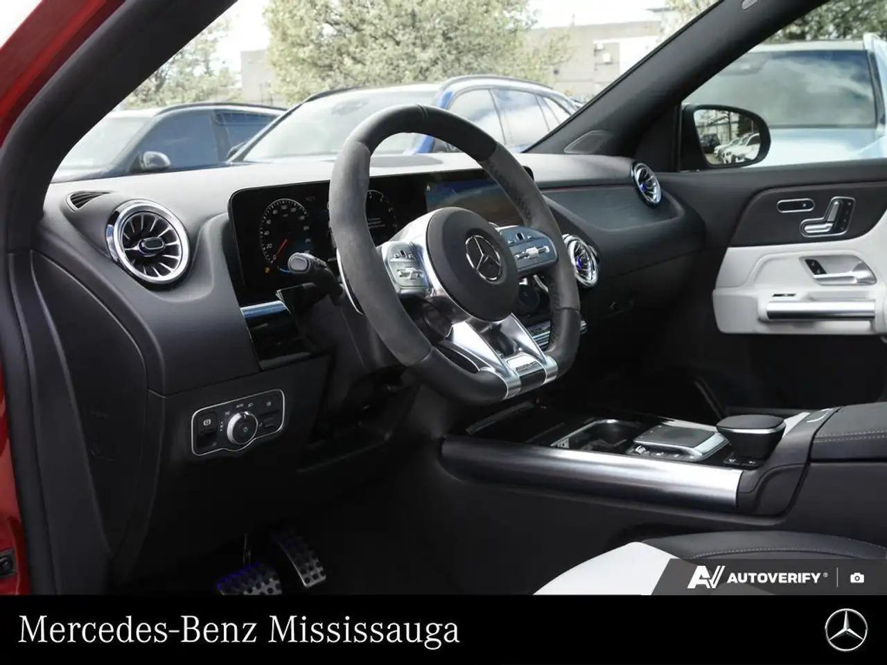 Mercedes-Benz GLA снимка Mercedes-Benz GLA